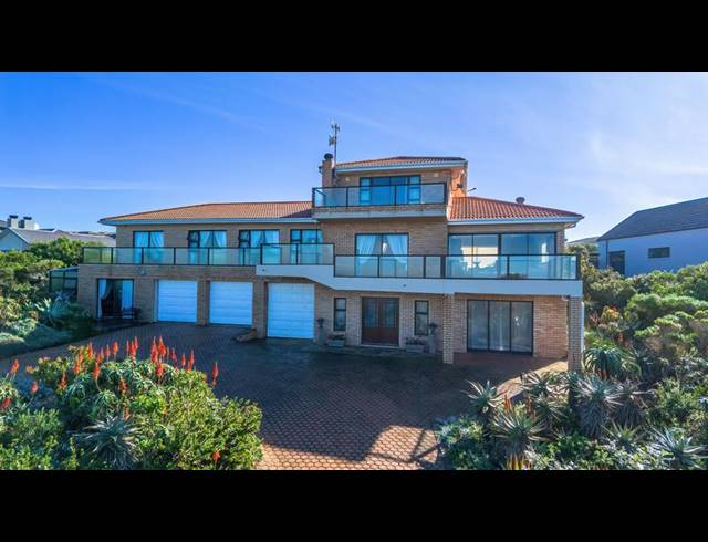5 BEDROOM HOUSE FOR SALE IN VILLAGE ON SEA